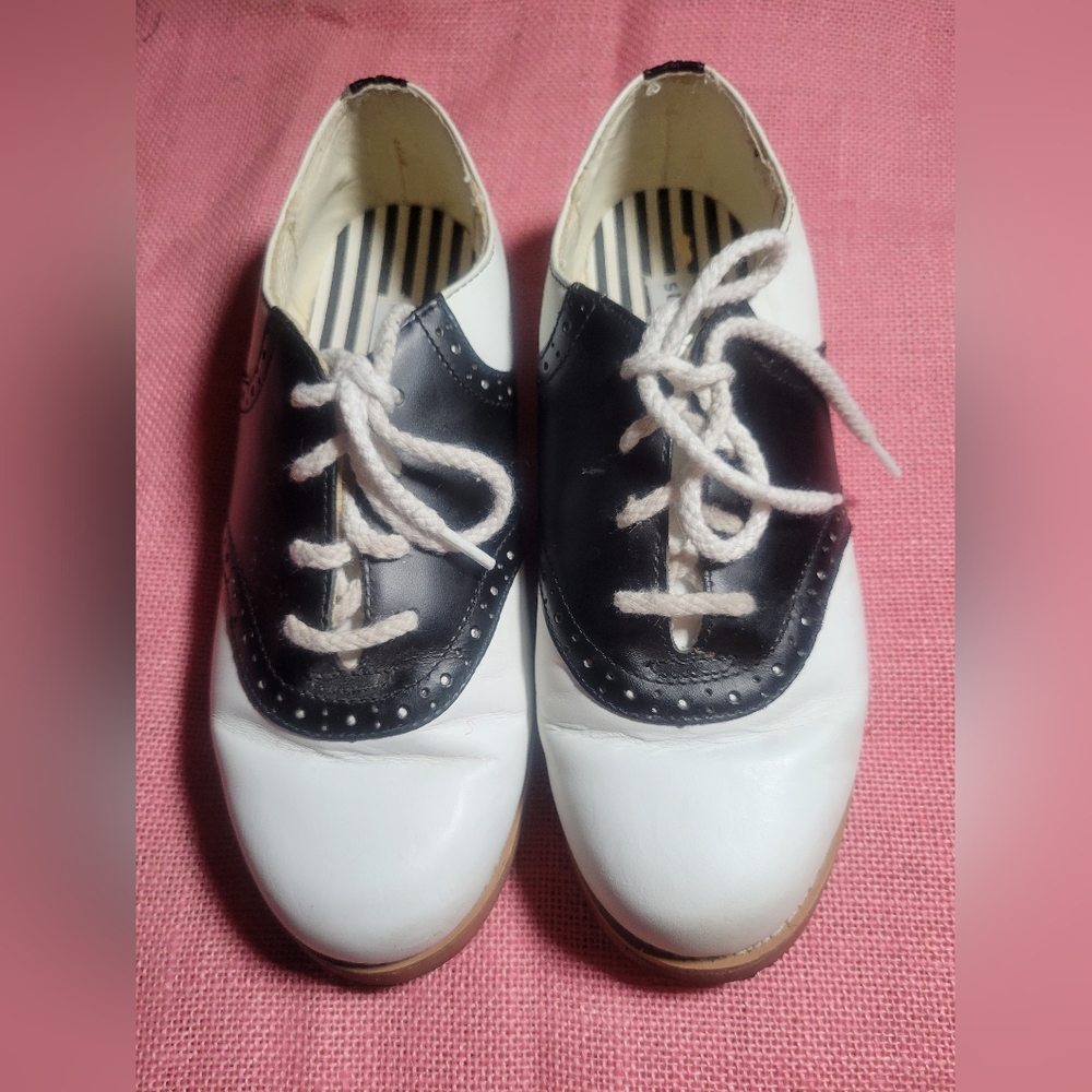 Old School 📚 Saddle Shoes Vintage